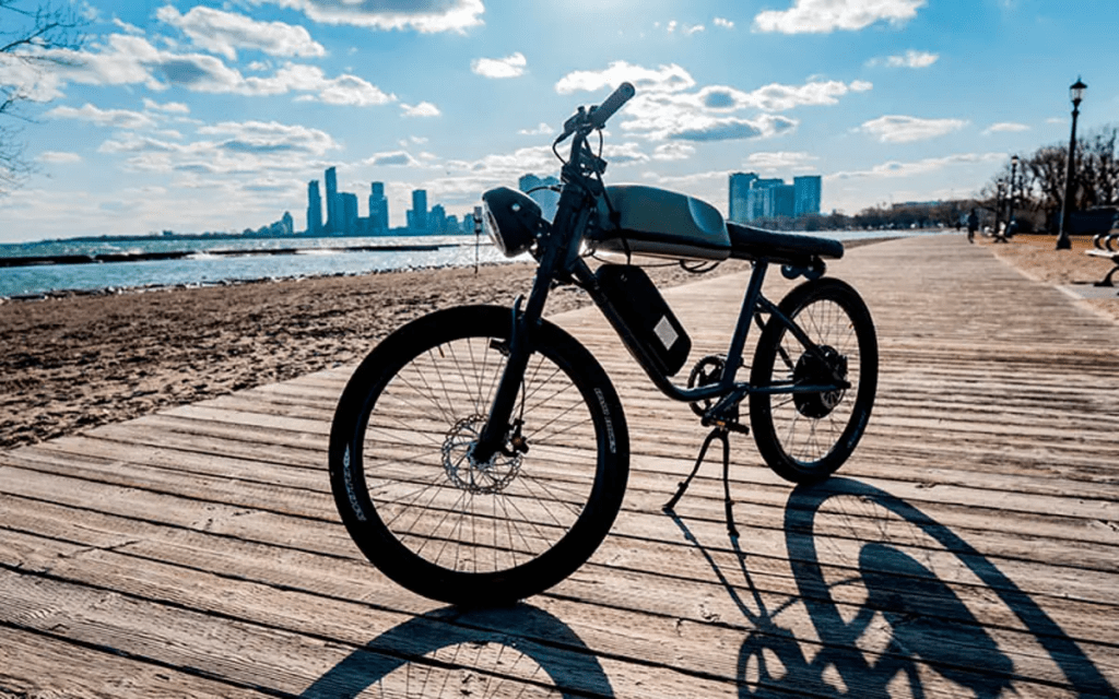 La Titan R se suma a la nueva tendencia de bicicletas eléctricas con diseño vintage al que añade un motor eléctrico de 1 KW