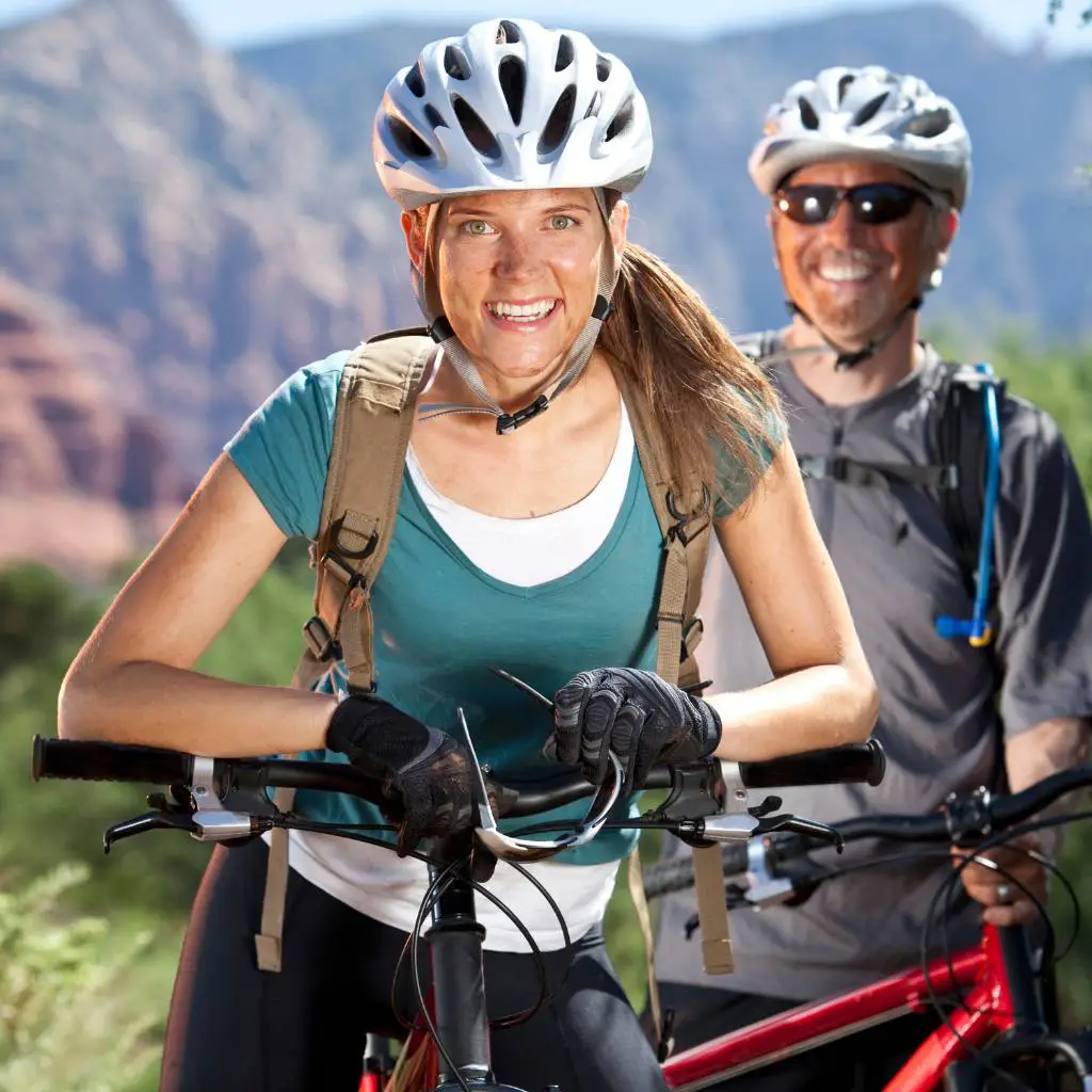 Bicicletas de montaña en pareja