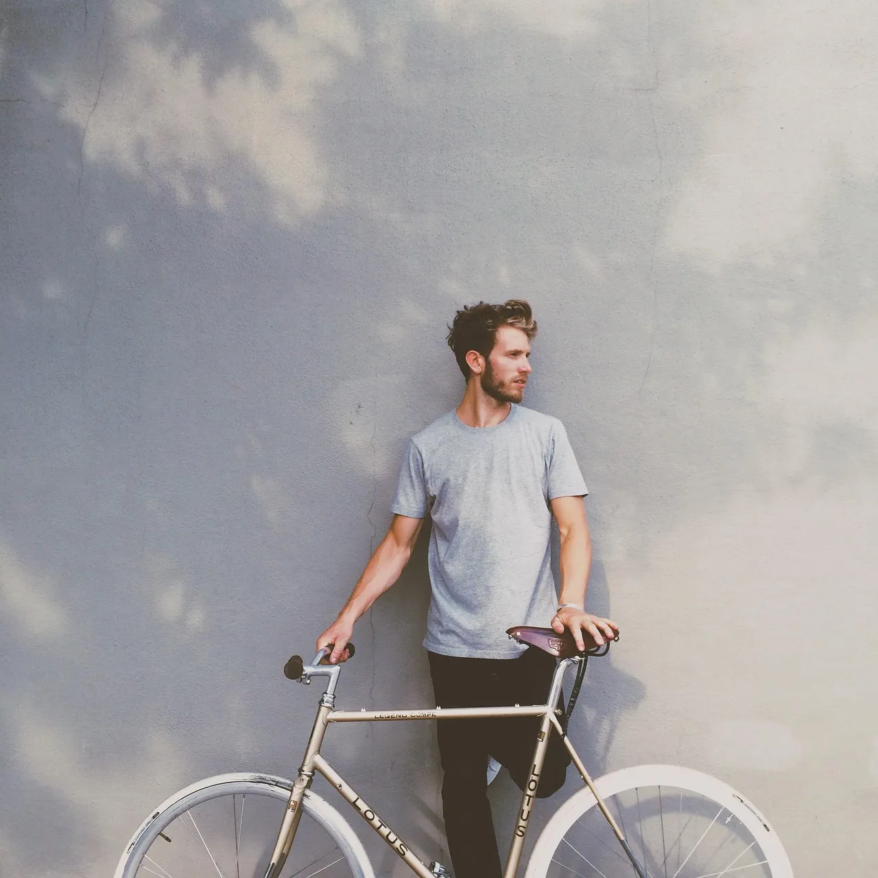 Introducción al tema: Bicicleta Fixie Urbana con Estilo Minimalista Japonés
