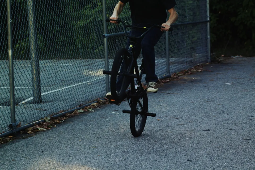 Cómo Hacer Trucos Básicos con Bicicleta Fixie Urbana