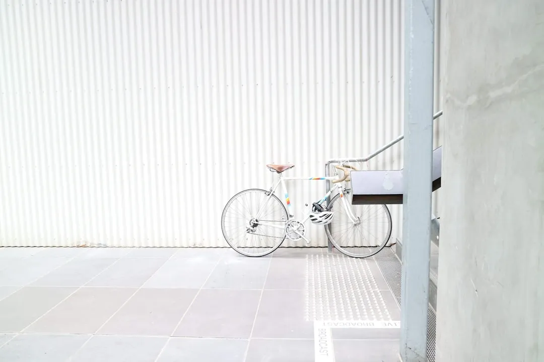 Bicicleta Fixie Urbana con Estilo Minimalista Japonés