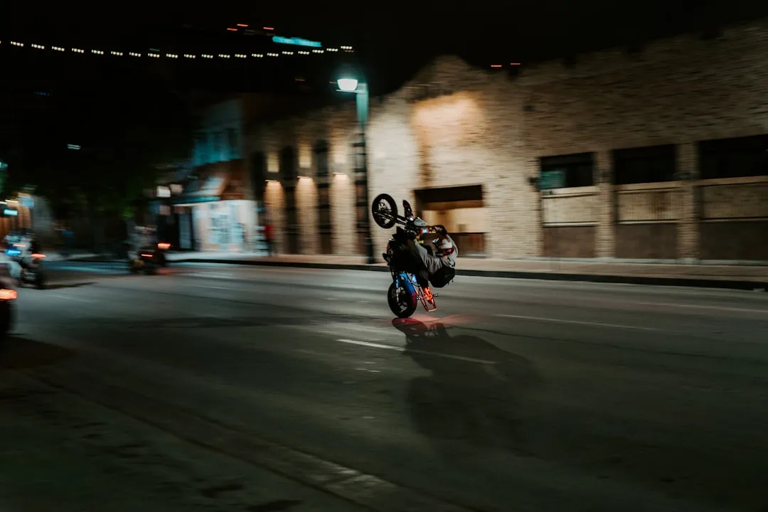 Rutas Nocturnas en Bicicleta Fixie Urbana: Una Experiencia