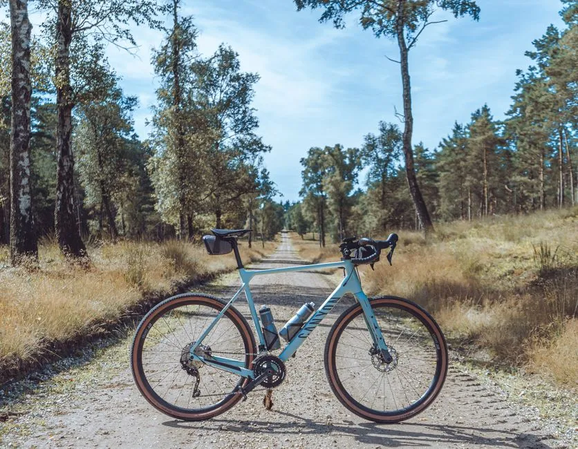 Comparativa de precios: Bicicleta de touring vs. Gravel