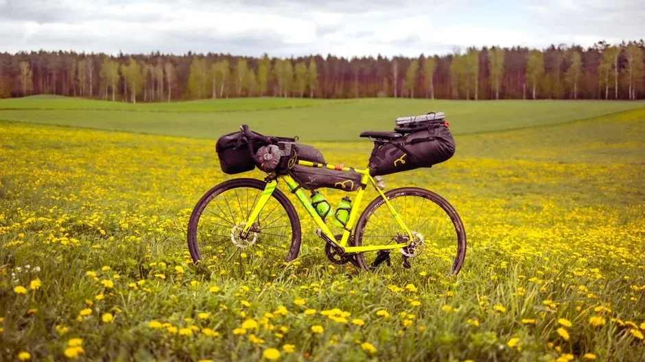 Comparativa de precios: Bicicleta de touring vs. Gravel